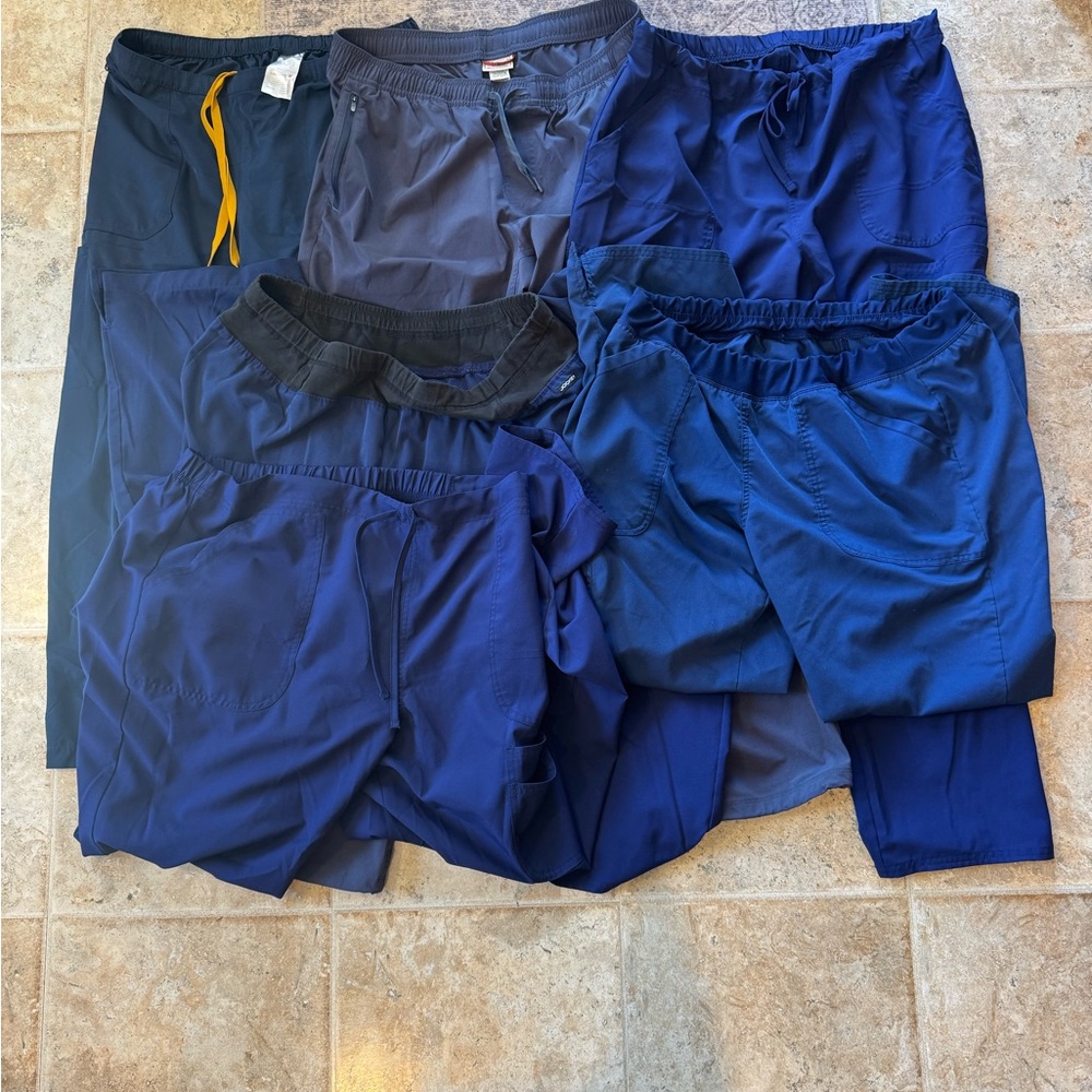13 pair scrub lot. L - XL